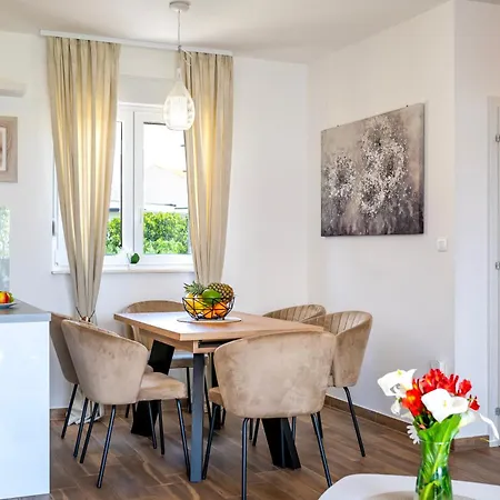 First Choice 아파트