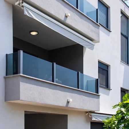 아파트 First Choice