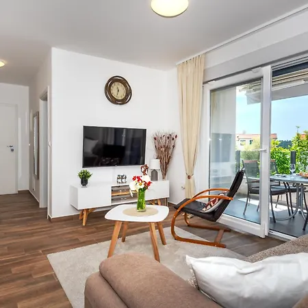 First Choice 아파트 *