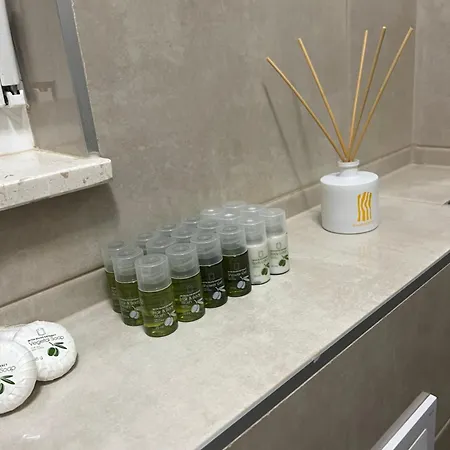 First Choice 로고즈니차