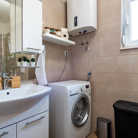 아파트 First Choice 로고즈니차