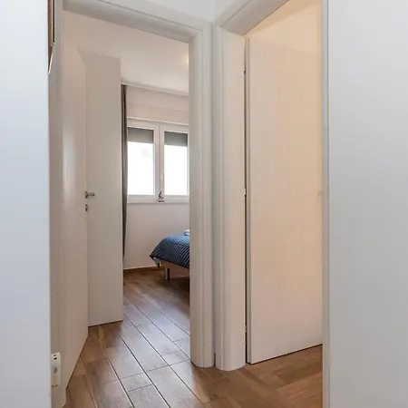 아파트 First Choice 로고즈니차