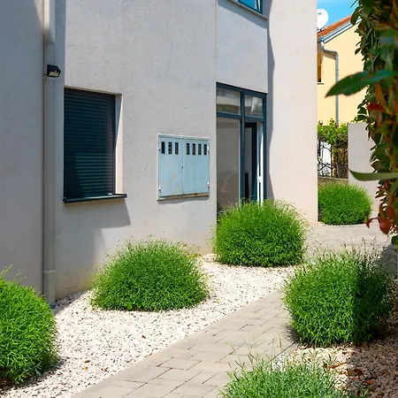 아파트 First Choice