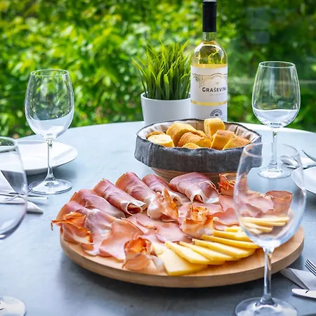 아파트 First Choice 로고즈니차