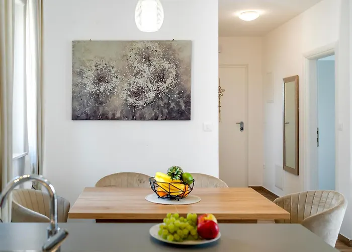 First Choice רוגוזניצה