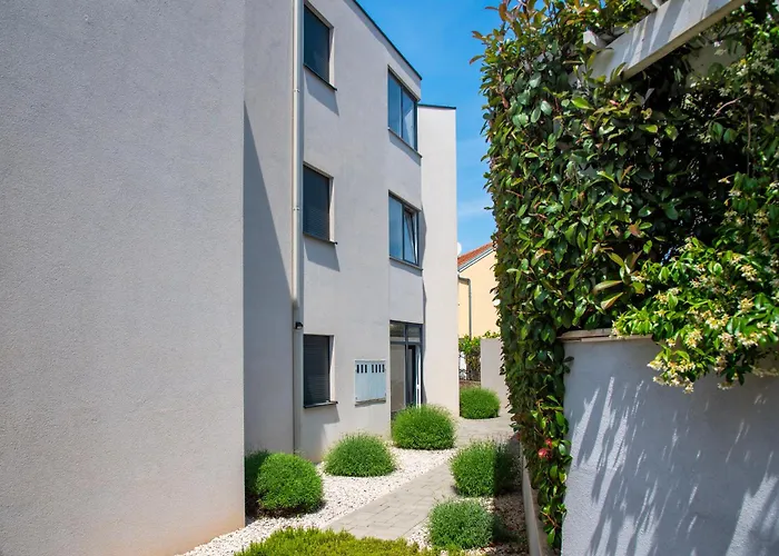 First Choice Апартаменты Рогозница